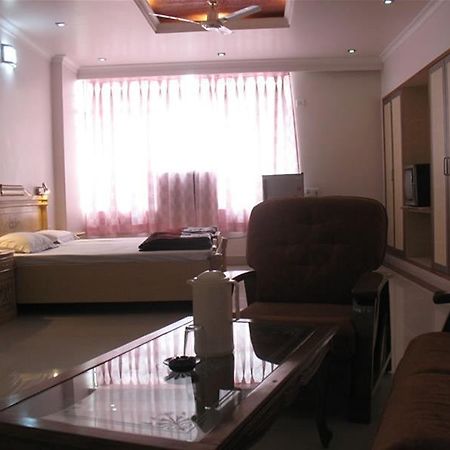 Hôtel Gaurav à Kanpur Extérieur photo