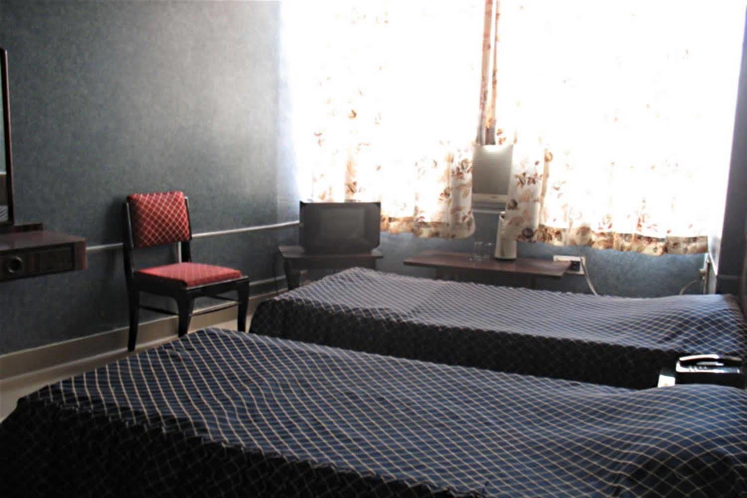 Hôtel Gaurav à Kanpur Extérieur photo